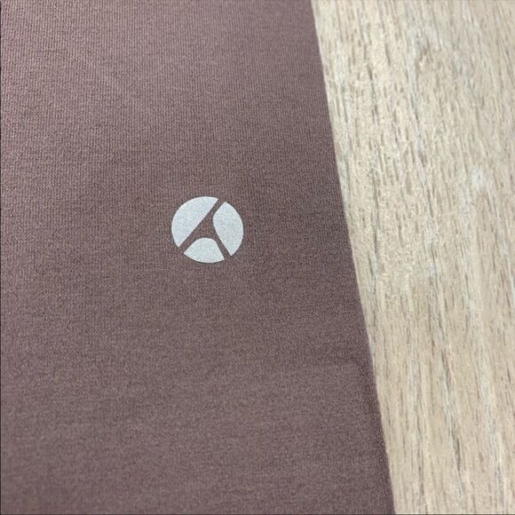 Avocado Capri Leggings    - Picture 5 of 12